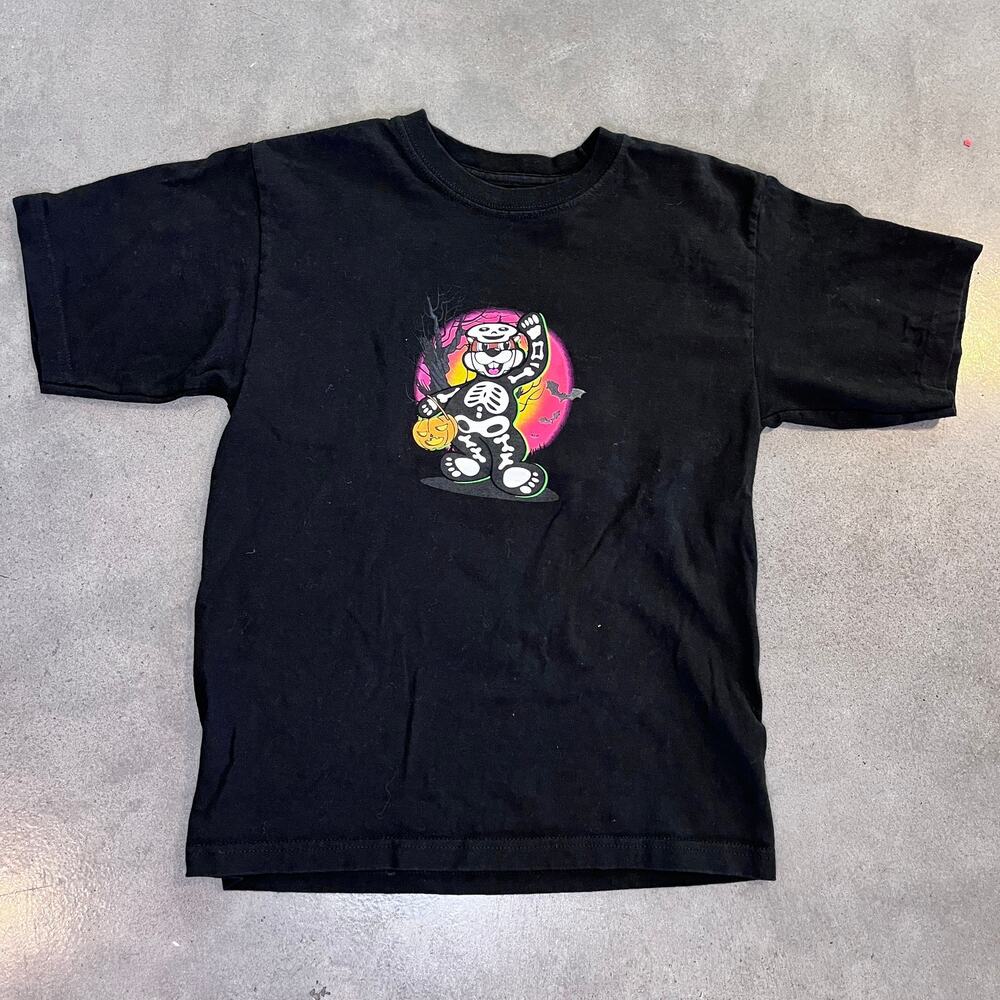 Bucees beaver black halloween tshirt Youth Medium gender neutral spooky costume